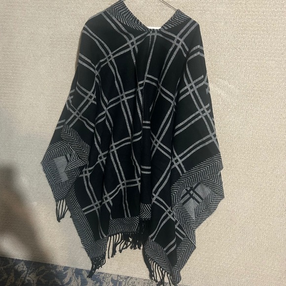 Black Plaid Fringed Poncho Cape Wrap Shawl Cardigan Accessory‎ Street Women - Picture 2 of 3